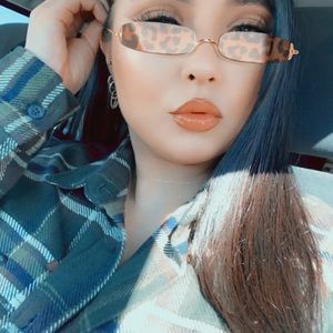 Meet your Posher, Connie